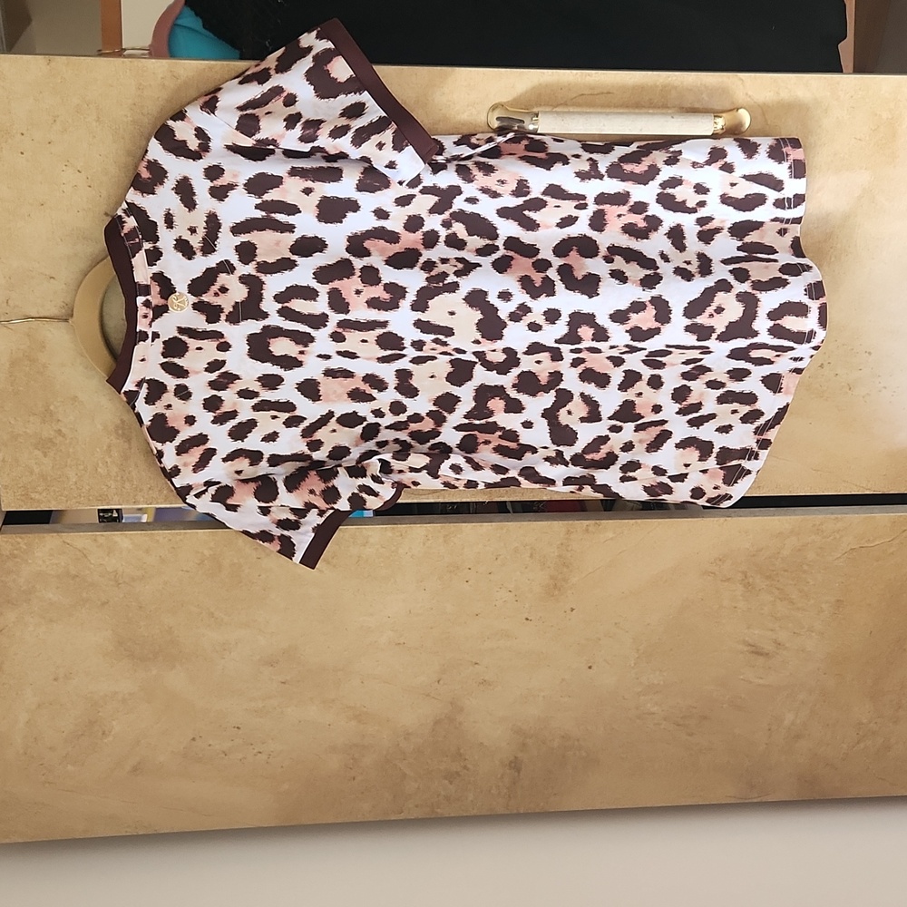 SALE !! - Like NEW/-Never Worn- Leopard Golf or Sport Shirt - Picture 5 of 5